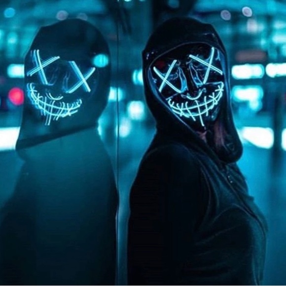 It’s Lit this Halloween with this Light Up Mask - Picture 10 of 11